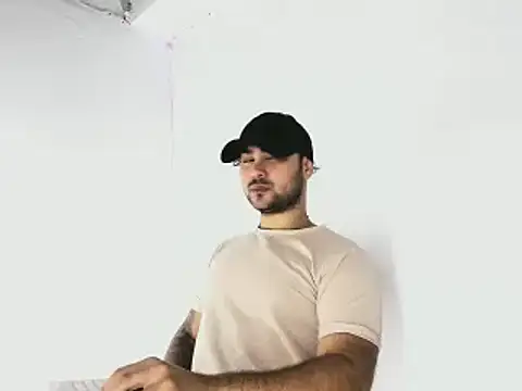 Snapshot of Sebas-hott chatting on 10/04/25, 10:19 Sebas-hott online show from 10/04/25, 10:19