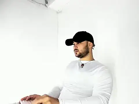 Snapshot of Sebas-hott chatting on 10/19/25, 10:32 Sebas-hott online show from 10/19/25, 10:32