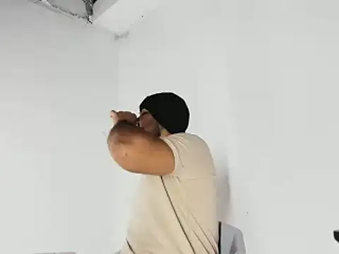 Snapshot of Sebas-hott chatting on 10/28/25, 10:56 Sebas-hott online show from 10/28/25, 10:56