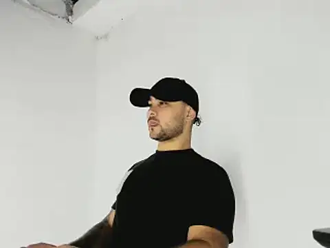 Snapshot of Sebas-hott chatting on 10/29/25, 10:22 Sebas-hott online show from 10/29/25, 10:22