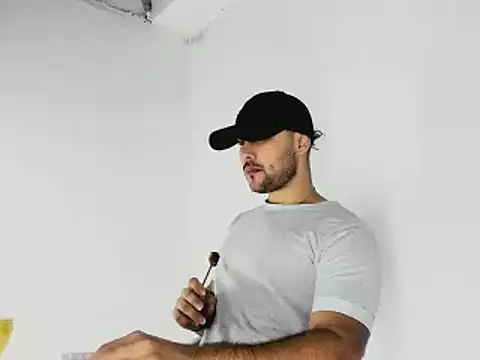 Snapshot of Sebas-hott chatting on 10/30/25, 10:43 Sebas-hott online show from 10/30/25, 10:43