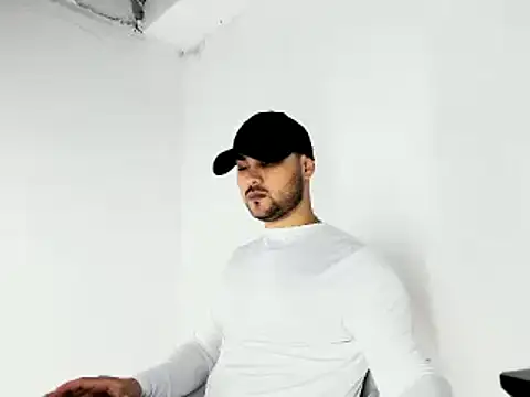 Snapshot of Sebas-hott chatting on 10/31/25, 10:22 Sebas-hott online show from 10/31/25, 10:22