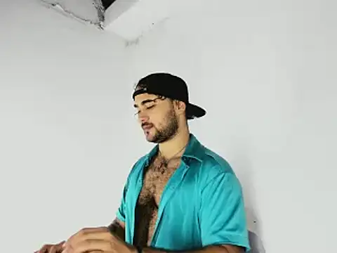 Snapshot of Sebas-hott chatting on 11/07/25, 10:54 Sebas-hott online show from 11/07/25, 10:54