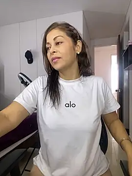 Snapshot of Anto_Naranjo chatting on 03/05/25, 01:17 Anto Naranjo online show from 03/05/25, 01:17