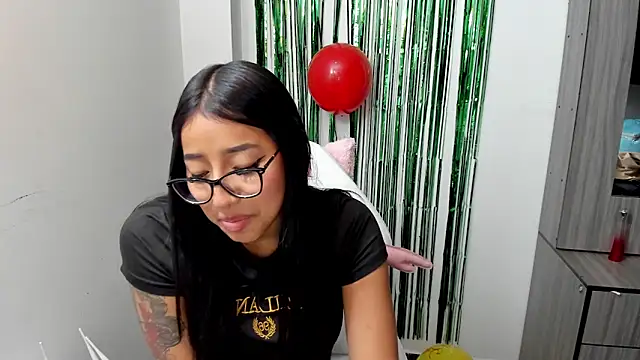 isa bellaa0 online show from 12/25/24, 08:18