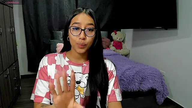 isa bellaa0 online show from 12/31/24, 08:37