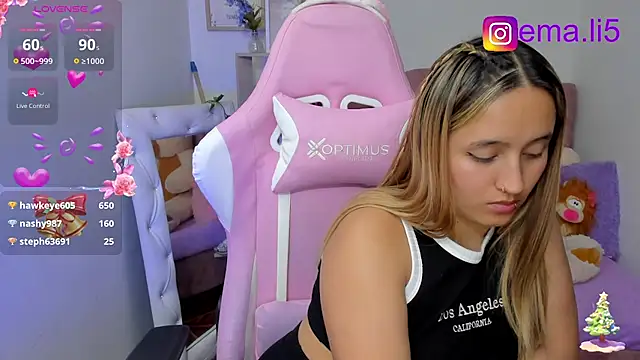 Snapshot of ema_tayy chatting on 12/19/24, 10:24 ema tayy online show from 12/19/24, 10:24