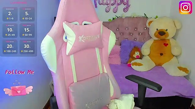 Snapshot of ema_tayy chatting on 12/17/25, 08:15 ema tayy online show from 12/17/25, 08:15