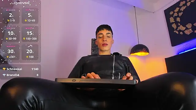 Snapshot of Angel_Snowhotxxx chatting on 01/22/25, 07:13 Angel Snowhotxxx online show from 01/22/25, 07:13