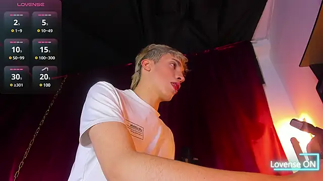 Snapshot of Angel_Snowhotxxx chatting on 03/07/25, 04:13 Angel Snowhotxxx online show from 03/07/25, 04:13