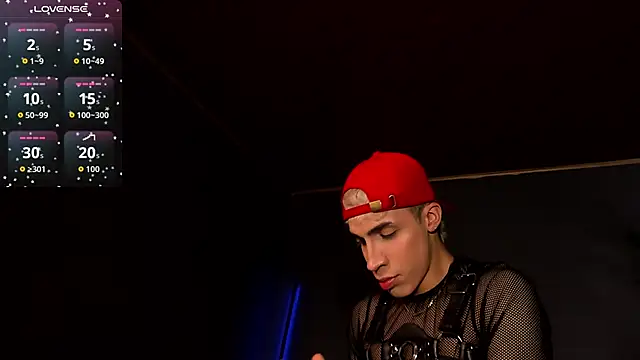 Snapshot of Angel_Snowhotxxx chatting on 11/17/25, 06:08 Angel Snowhotxxx online show from 11/17/25, 06:08