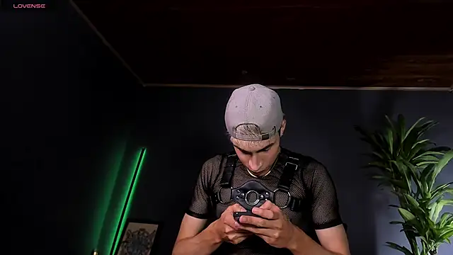 Snapshot of Angel_Snowhotxxx chatting on 11/28/25, 11:18 Angel Snowhotxxx online show from 11/28/25, 11:18