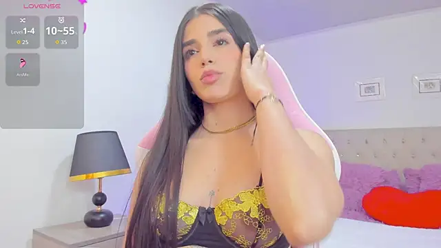 Snapshot of carlaperez_ chatting on 10/08/25, 01:25 carlaperez online show from 10/08/25, 01:25