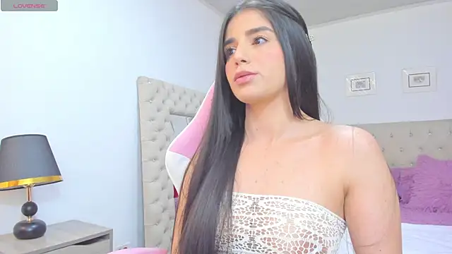 Snapshot of carlaperez_ chatting on 11/26/25, 01:06 carlaperez online show from 11/26/25, 01:06