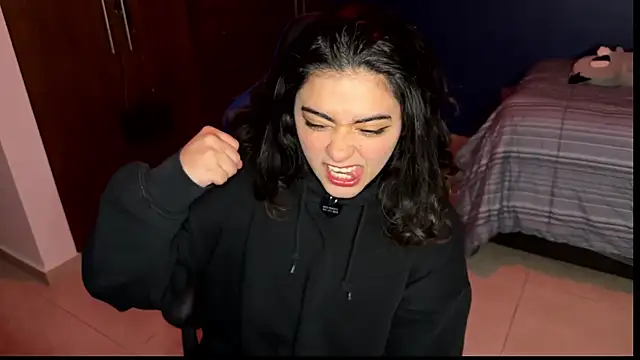 Snapshot of Ales_Kitten chatting on 02/13/25, 04:54 Ales Kitten online show from 02/13/25, 04:54