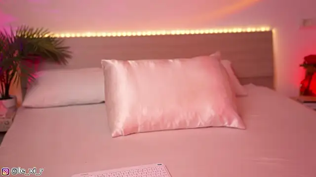 Snapshot of Lexi_Reed chatting on 10/22/25, 03:23 Lexi Reed online show from 10/22/25, 03:23