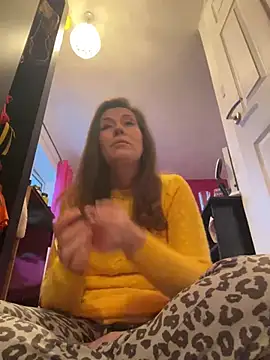 Snapshot of Lwhite1 chatting on 01/12/25, 03:57 Lwhite1 online show from 01/12/25, 03:57