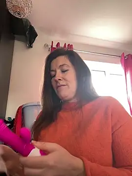 Snapshot of Lwhite1 chatting on 02/17/25, 03:53 Lwhite1 online show from 02/17/25, 03:53