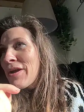 Lwhite1 online show from 03/21/25, 03:57