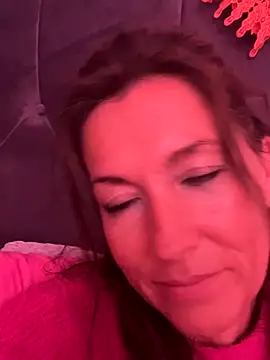 Snapshot of Lwhite1 chatting on 09/16/25, 03:24 Lwhite1 online show from 09/16/25, 03:24