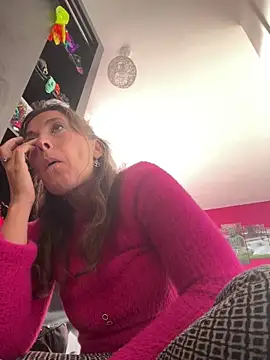 Snapshot of Lwhite1 chatting on 09/18/25, 03:47 Lwhite1 online show from 09/18/25, 03:47