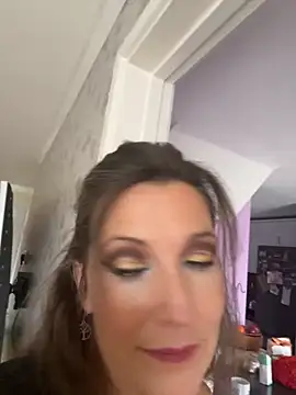 Snapshot of Lwhite1 chatting on 10/02/25, 04:03 Lwhite1 online show from 10/02/25, 04:03