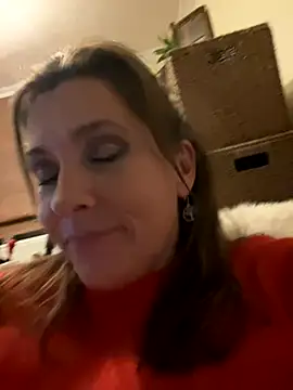 Snapshot of Lwhite1 chatting on 10/04/25, 11:47 Lwhite1 online show from 10/04/25, 11:47