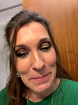 Snapshot of Lwhite1 chatting on 10/11/25, 09:02 Lwhite1 online show from 10/11/25, 09:02