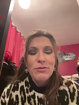 Snapshot of Lwhite1 chatting on 10/16/25, 10:33 Lwhite1 online show from 10/16/25, 10:33