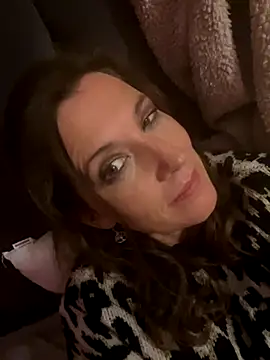 Snapshot of Lwhite1 chatting on 10/21/25, 11:49 Lwhite1 online show from 10/21/25, 11:49