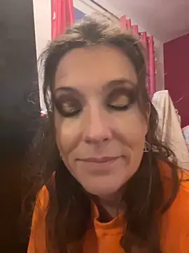 Snapshot of Lwhite1 chatting on 10/27/25, 04:55 Lwhite1 online show from 10/27/25, 04:55