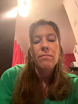 Snapshot of Lwhite1 chatting on 10/29/25, 04:42 Lwhite1 online show from 10/29/25, 04:42