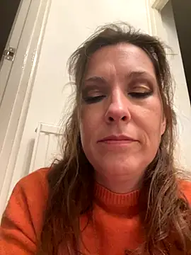 Snapshot of Lwhite1 chatting on 11/04/25, 05:01 Lwhite1 online show from 11/04/25, 05:01