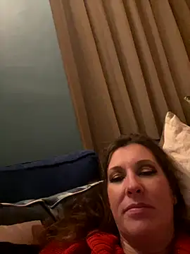 Snapshot of Lwhite1 chatting on 11/06/25, 12:33 Lwhite1 online show from 11/06/25, 12:33