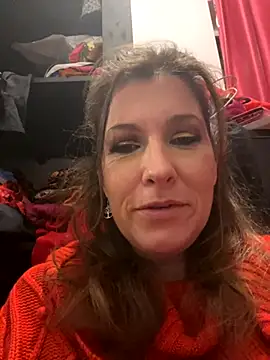 Snapshot of Lwhite1 chatting on 11/07/25, 12:10 Lwhite1 online show from 11/07/25, 12:10