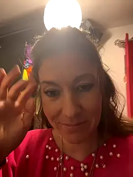 Snapshot of Lwhite1 chatting on 11/12/25, 04:40 Lwhite1 online show from 11/12/25, 04:40