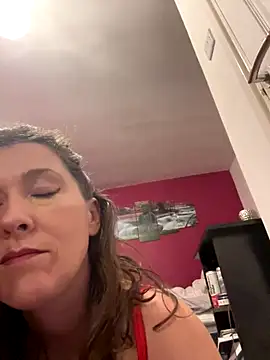 Snapshot of Lwhite1 chatting on 11/14/25, 04:17 Lwhite1 online show from 11/14/25, 04:17