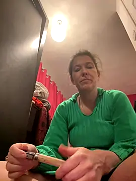 Snapshot of Lwhite1 chatting on 11/25/25, 05:35 Lwhite1 online show from 11/25/25, 05:35