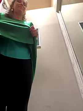 Snapshot of Lwhite1 chatting on 12/18/25, 04:24 Lwhite1 online show from 12/18/25, 04:24