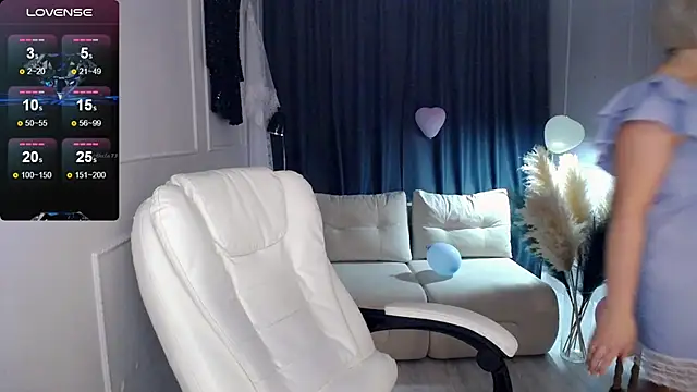 Juarnea online show from 02/24/25, 02:04