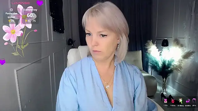 Juarnea online show from 10/22/25, 01:44