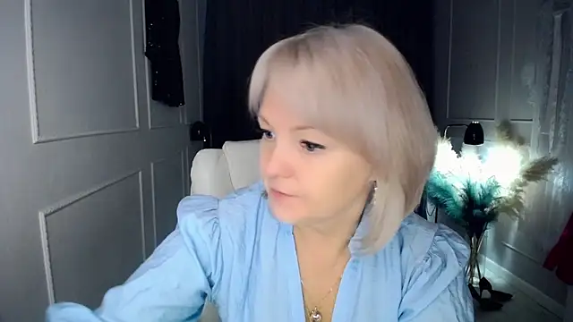 Juarnea online show from 11/17/25, 08:09