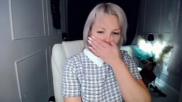 Juarnea online show from 01/16/26, 02:32