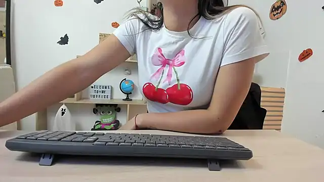 merlinaadams  online show from 10/20/25, 08:31