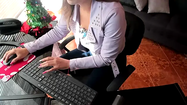 merlinaadams  online show from 12/15/25, 02:10