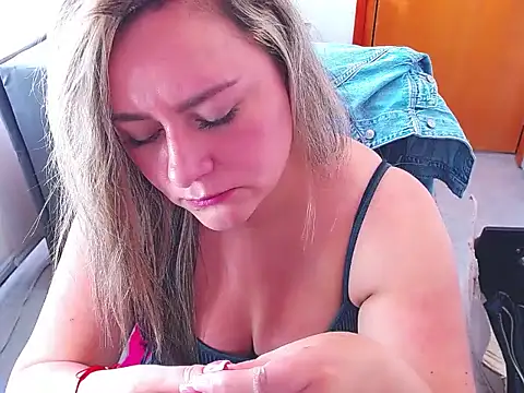 KikaxLove online show from 04/01/26, 05:32