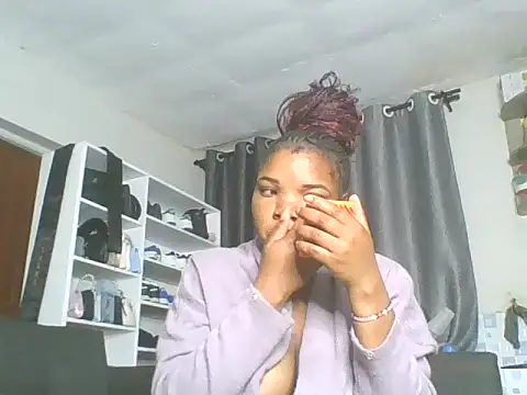 Snapshot of sweet_bigclit chatting on 11/23/25, 03:50 sweet bigclit online show from 11/23/25, 03:50