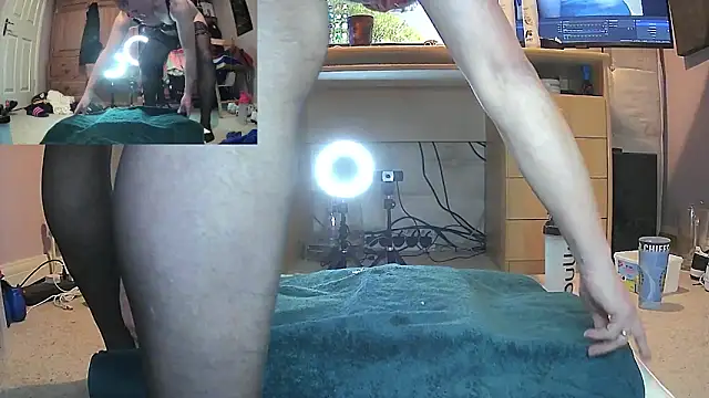 Snapshot of ClairTS chatting on 12/16/24, 07:54 ClairTS online show from 12/16/24, 07:54