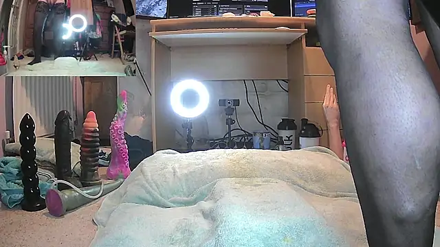 Snapshot of ClairTS chatting on 12/21/24, 12:16 ClairTS online show from 12/21/24, 12:16