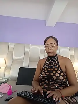 Snapshot of dirtyvictoria chatting on 10/29/25, 12:18 dirtyvictoria online show from 10/29/25, 12:18